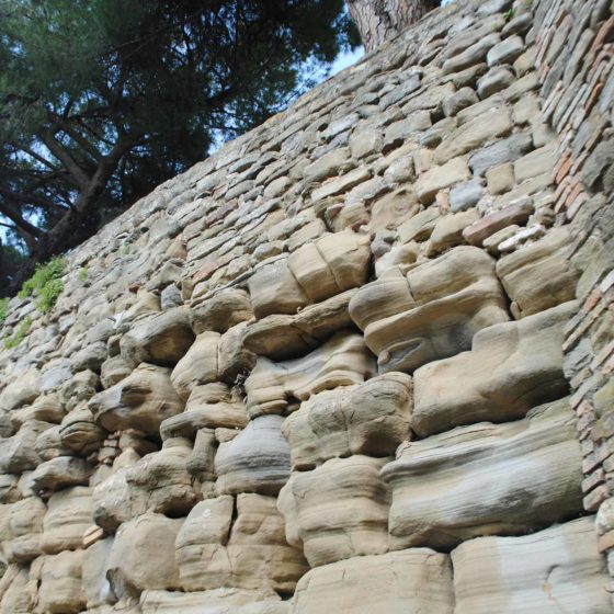 Antica 'Vettona', mura etrusche, perfettamente riconoscibili in ampi e significativi tratti della cinta medievale
