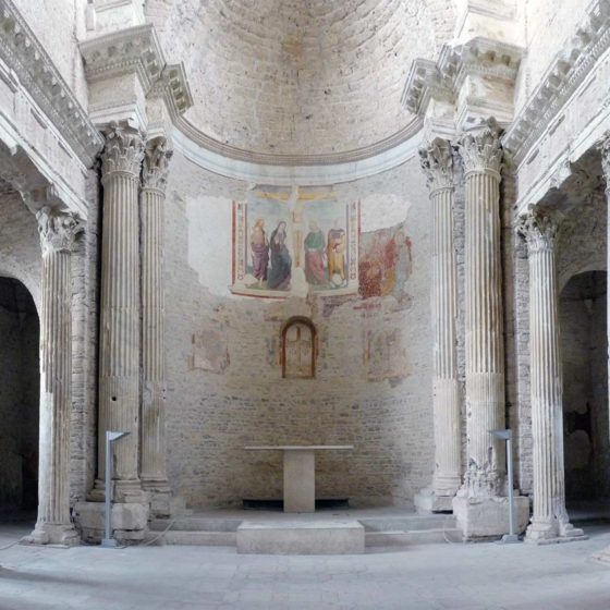 Spoleto, chiesa di San Salvatore, interno