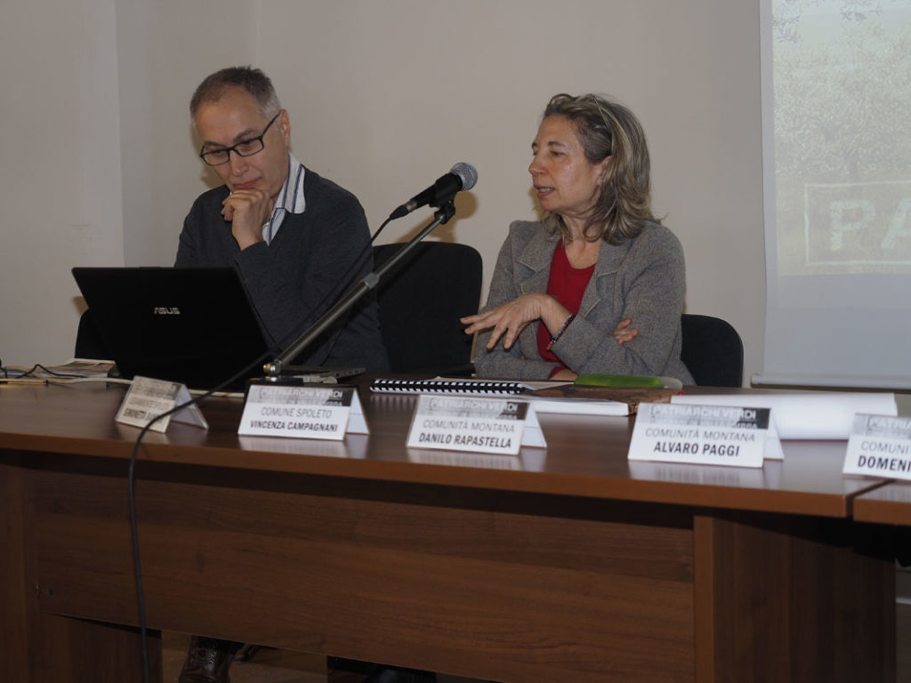 Presentazione di ‘Patriarchi verdi. Itinerari in Valle Umbra’ – palazzo Mauri, Spoleto, 12 marzo 2016. Danilo Rapastella, Tiziana Ravagli della Comunità montana dei Monti Martani, Serano e Subasio