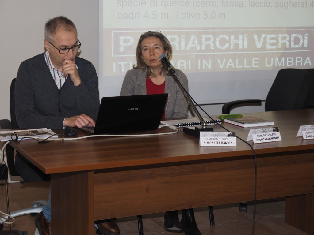 Presentazione di ‘Patriarchi verdi. Itinerari in Valle Umbra’ – palazzo Mauri, Spoleto, 12 marzo 2016. Danilo Rapastella, Tiziana Ravagli della Comunità montana dei Monti Martani, Serano e Subasio