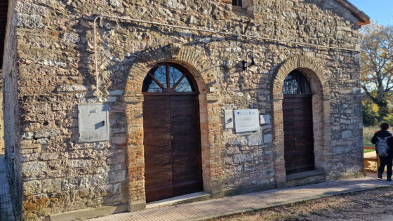 Camminando con MONTAGNEAPERTE: Da fonte Bulgarella (Spello) per il Sentiero dell’Acquedotto Romano e ritorno passando per la Valle del torrente Chiona, chiesa Santa Maria in Paterno