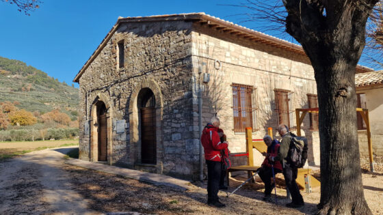 Camminando con MONTAGNEAPERTE: Da fonte Bulgarella (Spello) per il Sentiero dell’Acquedotto Romano e ritorno passando per la Valle del torrente Chiona, chiesa Santa Maria in Paterno