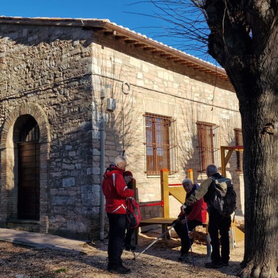 Camminando con MONTAGNEAPERTE: Da fonte Bulgarella (Spello) per il Sentiero dell’Acquedotto Romano e ritorno passando per la Valle del torrente Chiona, chiesa Santa Maria in Paterno